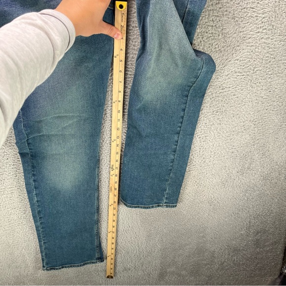 Levi's Denizen Blue 232 Slim Straight Jeans with Vintage Wash - Picture 10 of 13